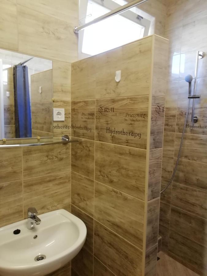 COLLINGO Belvárosi Szállás Kazincbarcika Exterior foto