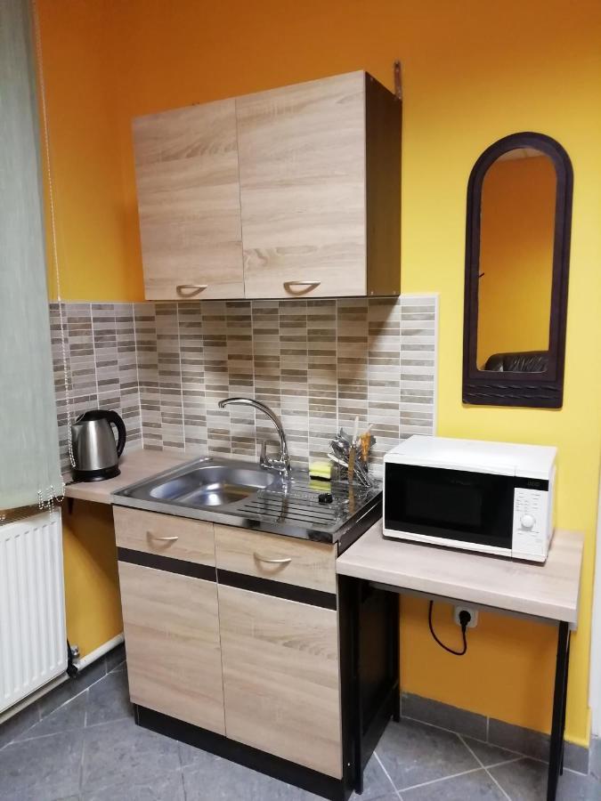 COLLINGO Belvárosi Szállás Kazincbarcika Exterior foto