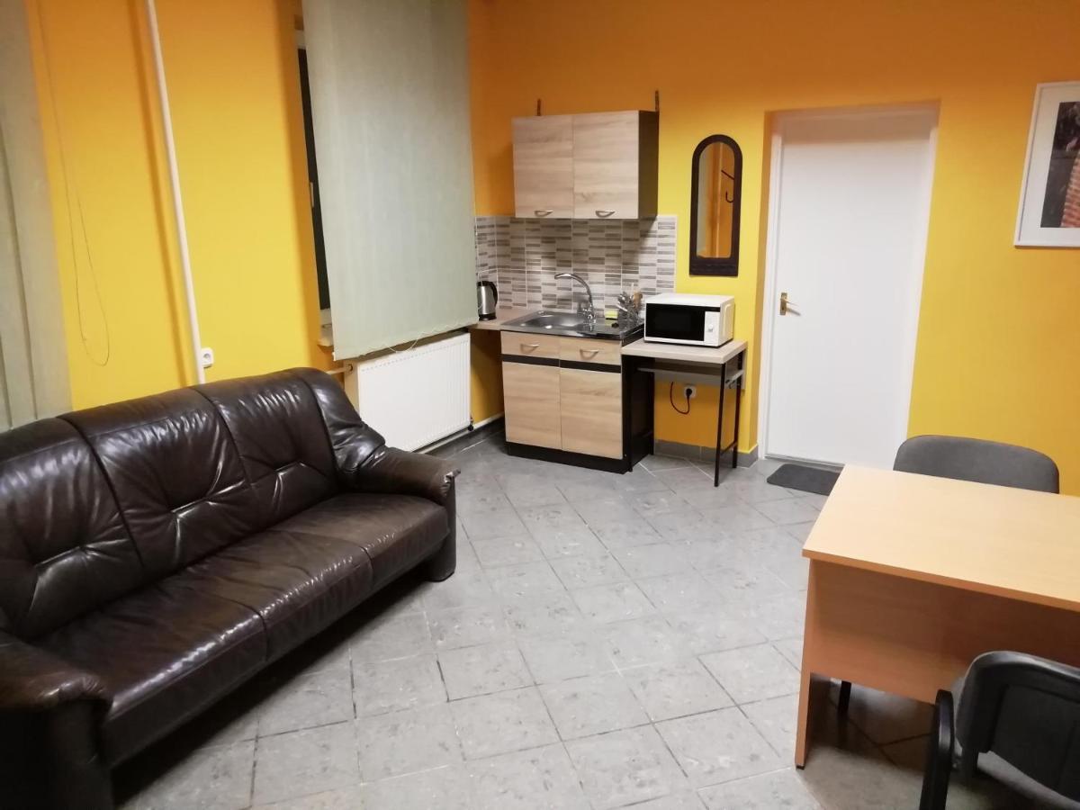 COLLINGO Belvárosi Szállás Kazincbarcika Exterior foto