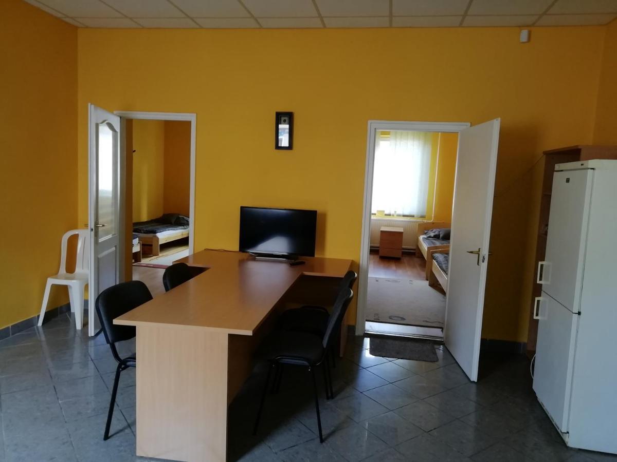 COLLINGO Belvárosi Szállás Kazincbarcika Exterior foto