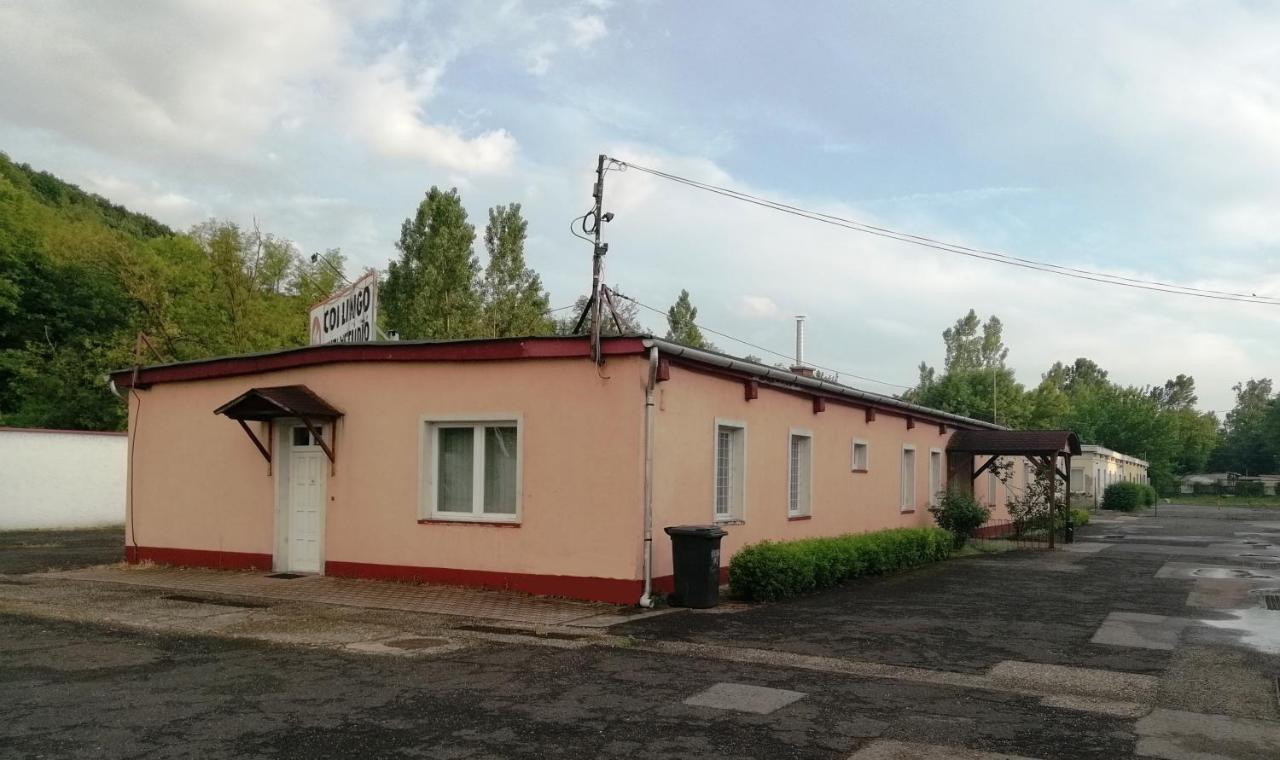 COLLINGO Belvárosi Szállás Kazincbarcika Exterior foto