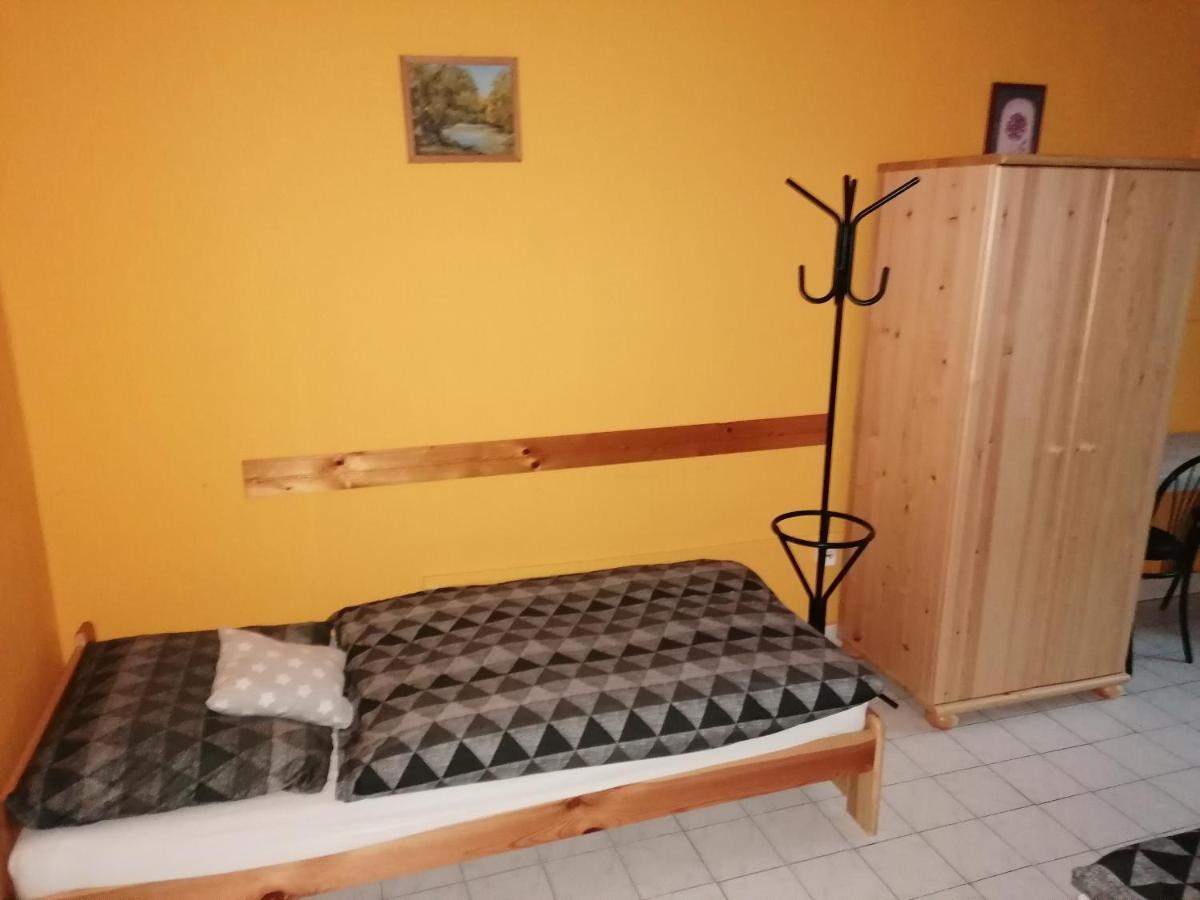 COLLINGO Belvárosi Szállás Kazincbarcika Exterior foto